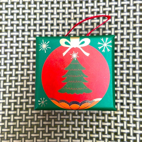 ⚜️I Am Sterling Silver Santa Hat Stud Earrings! NWT! - Picture 4 of 4